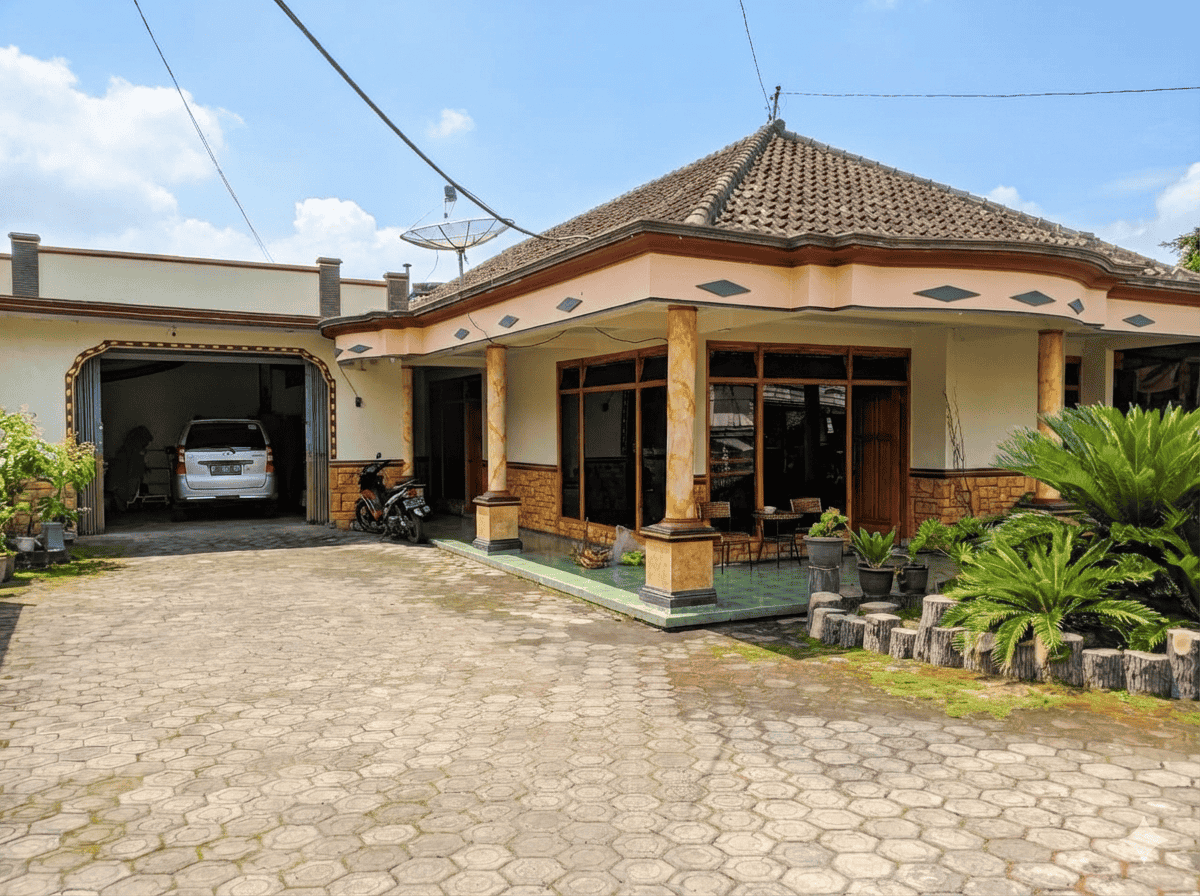 Homestay Abah dengan halaman luas